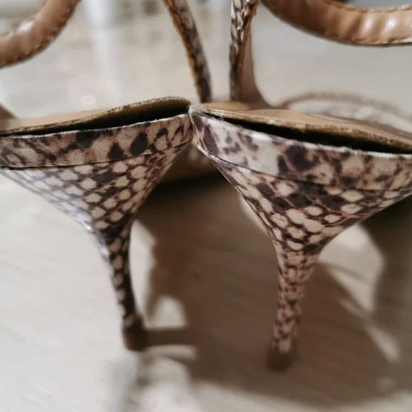 Report Signature Heels - Picture 10 of 10